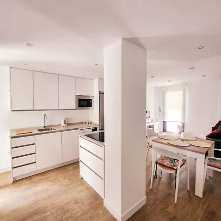 Ela 2 Apartment *